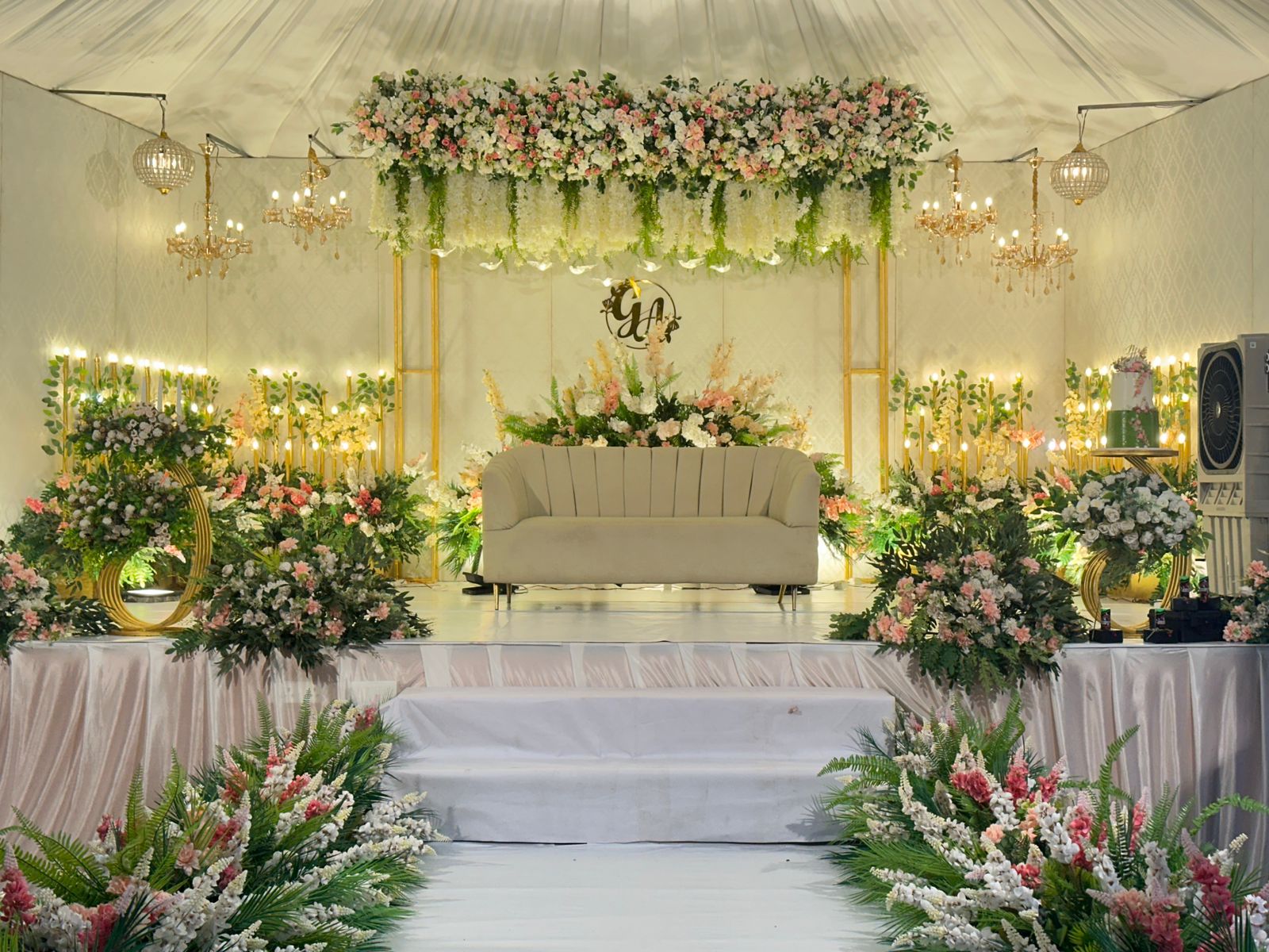 Elegant wedding reception